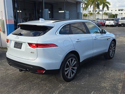 Used 2017 Jaguar F-PACE Prestige image 3