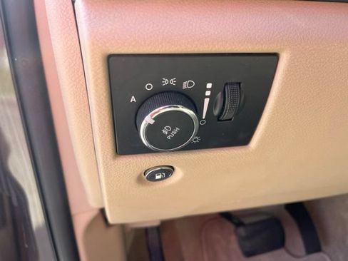 Used 2018 Jeep Grand Cherokee Overland RWD image 16
