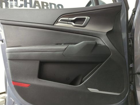 Used 2024 Kia Sportage EX FWD image 8