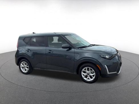 Used 2025 Kia Soul LX w/ LX Technology Package FWD image 2