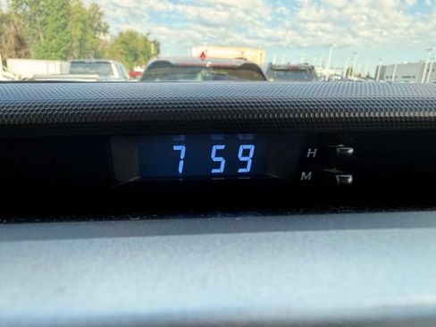 Used 2016 Toyota 4Runner SR5 AWD/4WD image 17
