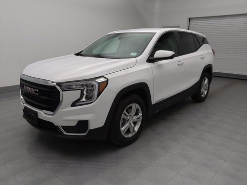 Used 2024 GMC Terrain SLE image 2