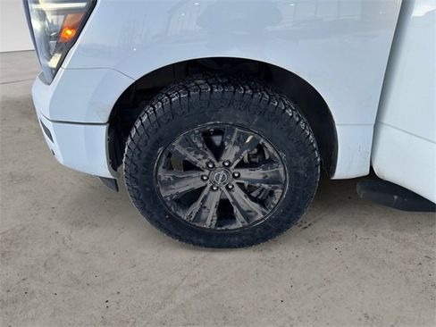 Used 2023 Nissan Titan SV w/ SV Convenience Package image 14