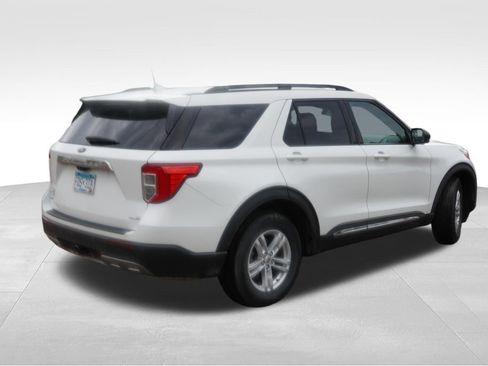 Certified 2020 Ford Explorer XLT w/ Equipment Group 202A AWD/4WD image 3