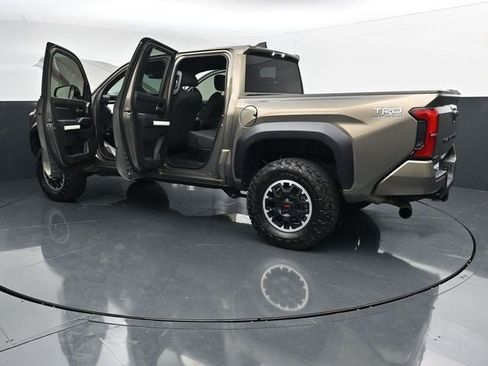 Used 2024 Toyota Tacoma TRD Off-Road AWD/4WD image 39