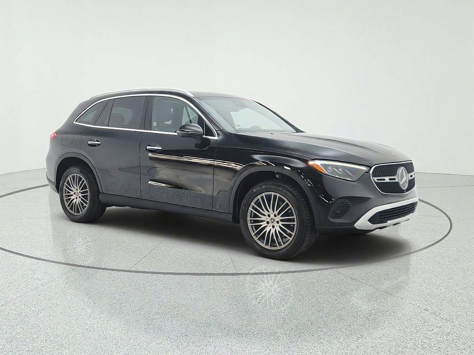 Used 2024 Mercedes-Benz GLC 300 image 3