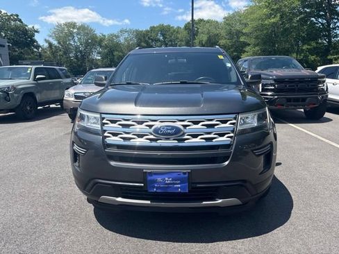 Used 2019 Ford Explorer XLT AWD/4WD image 3