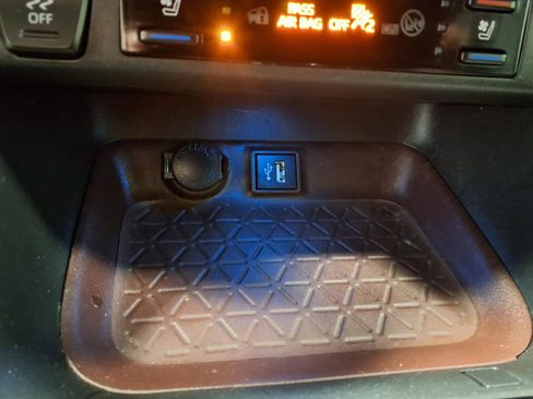 Used 2023 Toyota RAV4 Limited image 16