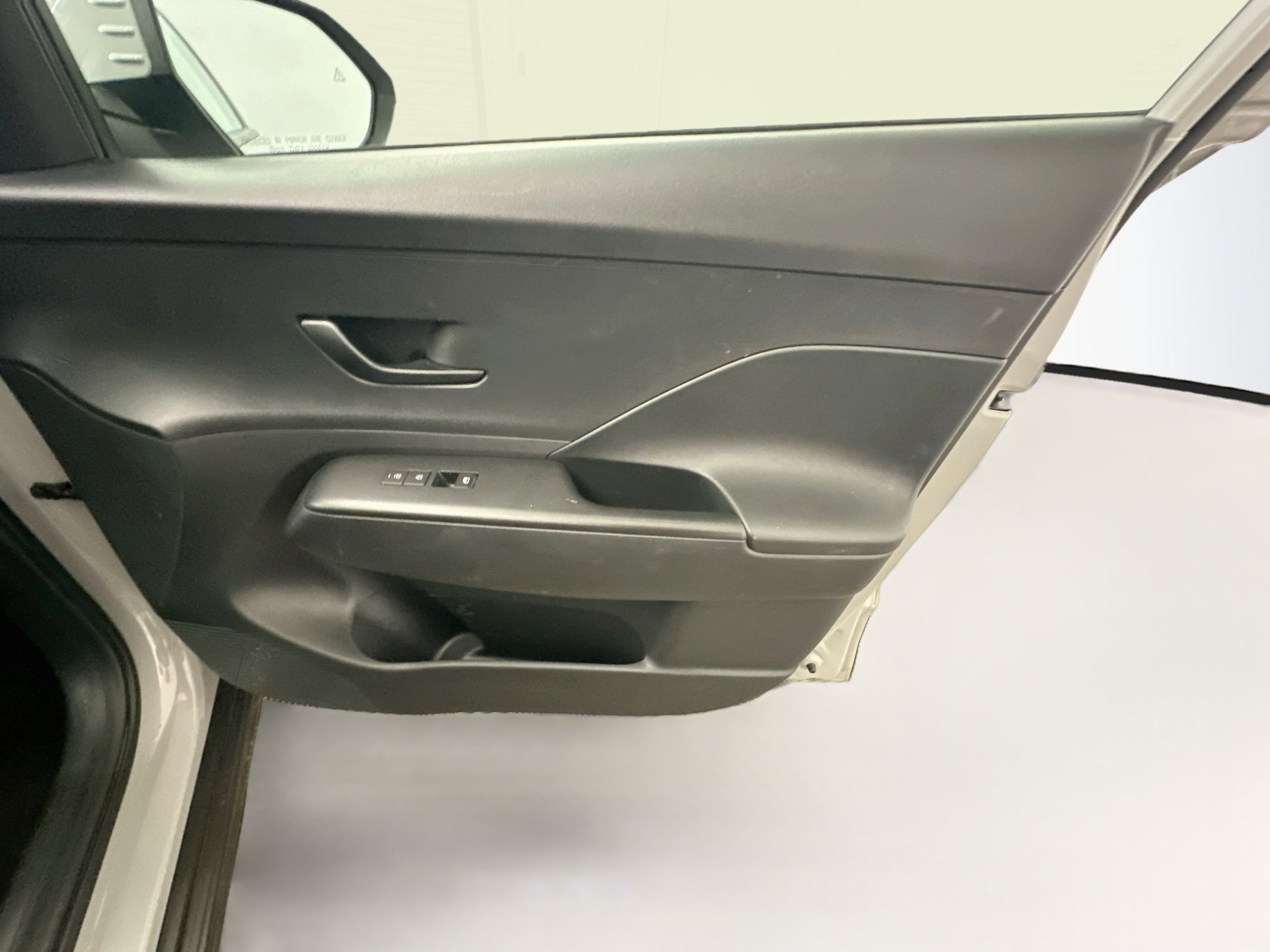 Used 2025 Hyundai Kona SEL AWD/4WD image 32