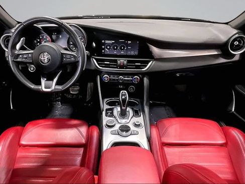 Used 2022 Alfa Romeo Giulia Veloce AWD/4WD image 17