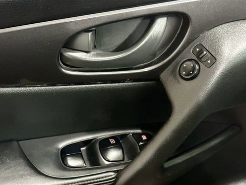 Used 2020 Nissan Rogue S image 15