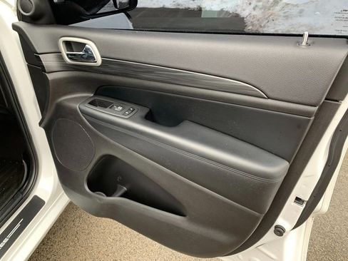 Used 2021 Jeep Grand Cherokee Laredo X image 14