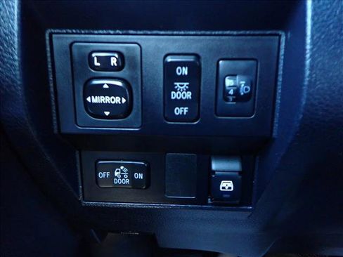 Used 2017 Toyota Tundra SR5 image 22