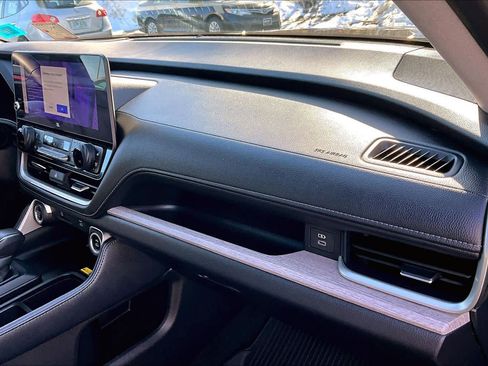 Used 2025 Toyota Grand Highlander AWD image 17