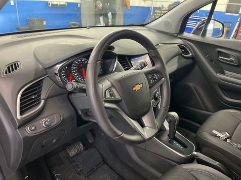 Used 2022 Chevrolet Trax LT w/ LT Convenience Package image 14