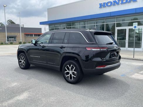 Used 2025 Jeep Grand Cherokee Limited AWD/4WD image 4