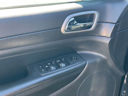 Used 2018 Jeep Grand Cherokee Altitude image 12