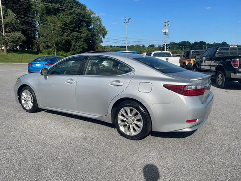 Used 2013 Lexus ES 300h w/ Luxury Pkg FWD image 10