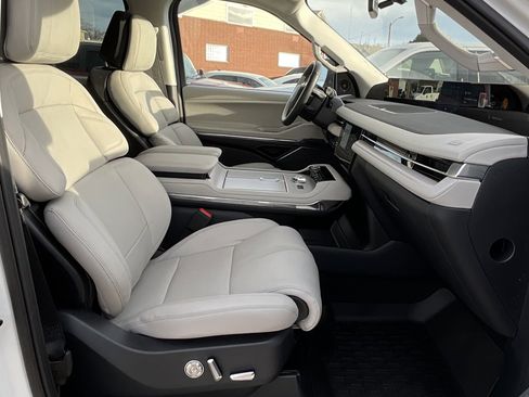 Used 2025 Lincoln Navigator L Reserve image 16