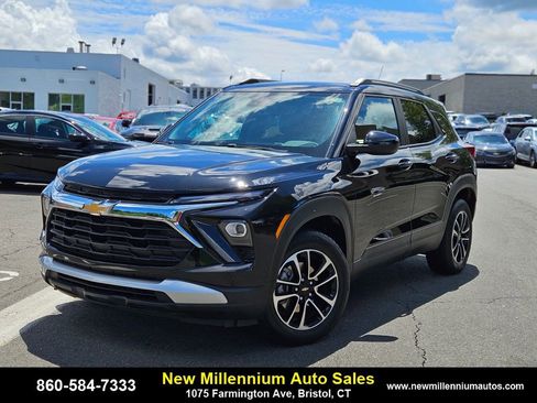 Used 2024 Chevrolet TrailBlazer LT image 1