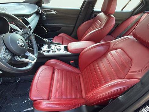 Used 2022 Alfa Romeo Giulia Veloce RWD image 13