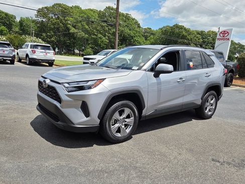 Certified 2025 Toyota RAV4 XLE FWD image 3