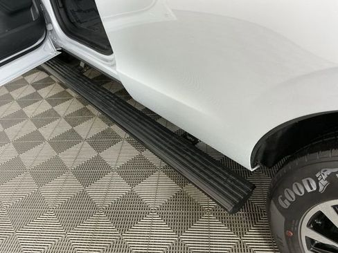 Used 2025 Ford Expedition Platinum image 13