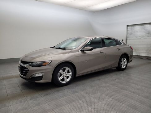 Used 2023 Chevrolet Malibu LT FWD image 2