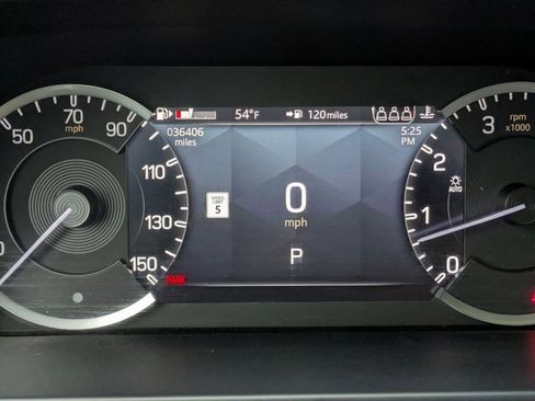 Used 2023 Land Rover Defender 110 X-Dynamic SE image 10