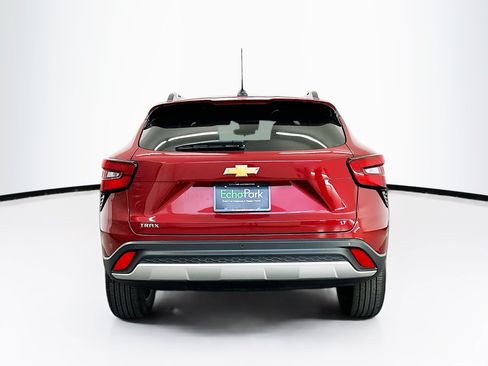 Used 2025 Chevrolet Trax LT w/ Driver Confidence Package FWD image 7