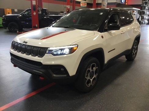 Used 2022 Jeep Compass Trailhawk w/ Trailhawk Elite Group AWD/4WD image 3