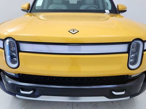 Used 2024 Rivian R1S Adventure image 8