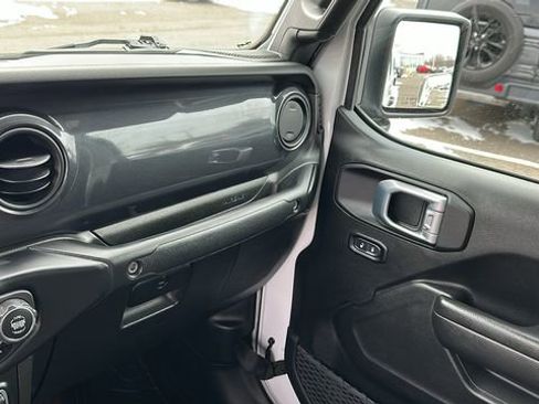 Used 2022 Jeep Gladiator Sport image 19