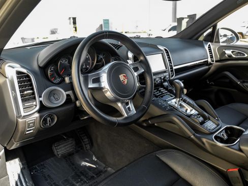 Used 2014 Porsche Cayenne image 2
