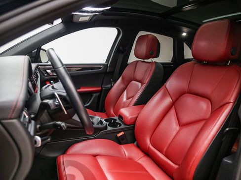 Certified 2023 Porsche Macan AWD/4WD image 4