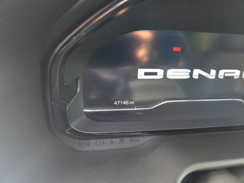 Used 2022 GMC Yukon XL Denali w/ Max Trailering Package image 5