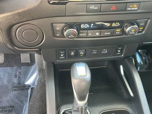 Used 2024 Nissan Frontier SV w/ SV Convenience Package RWD image 13