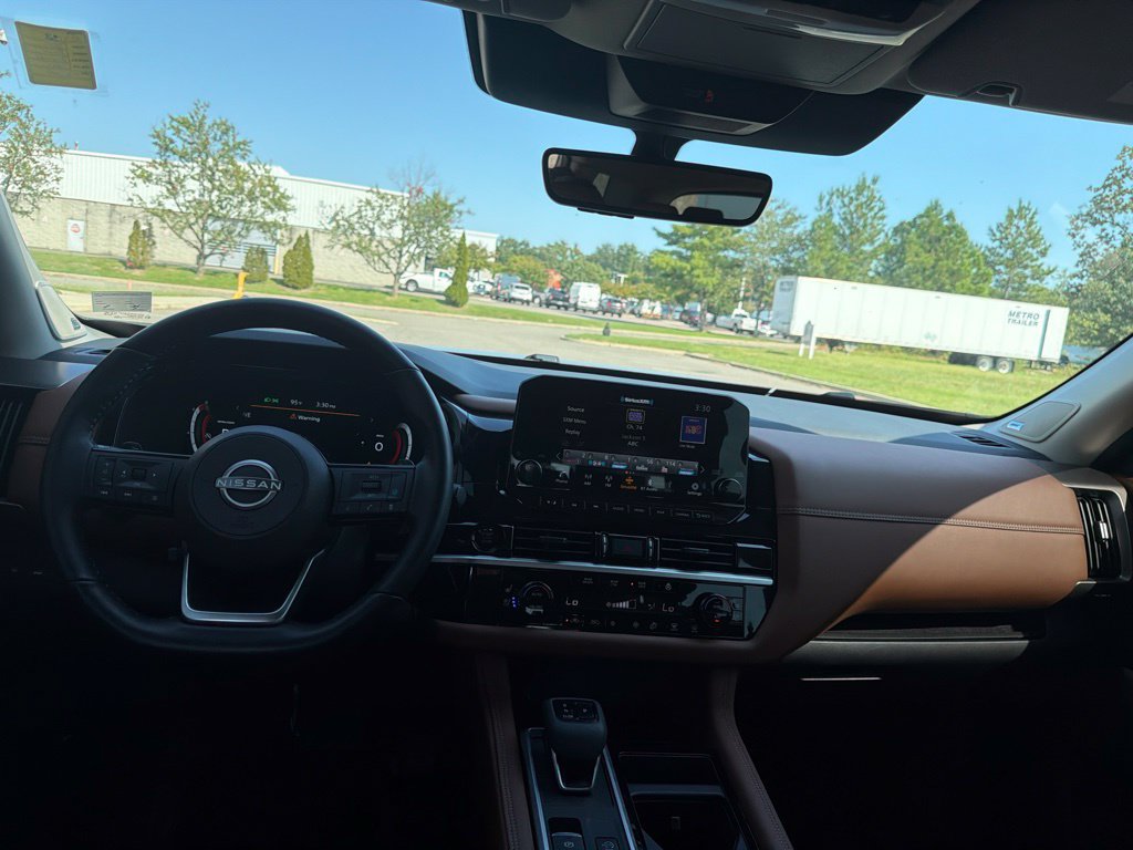 Used 2025 Nissan Pathfinder Platinum AWD/4WD image 13