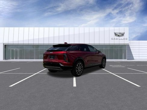 Certified 2025 Cadillac Optiq Sport 2 w/ LPO, Floor Liner Package AWD/4WD image 3