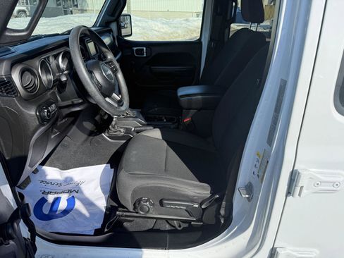 Used 2019 Jeep Wrangler Unlimited Sport image 11