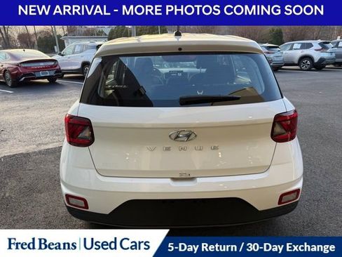 Certified 2024 Hyundai Venue SE image 7