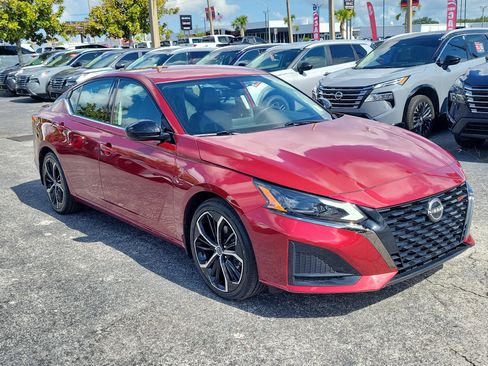 Certified 2024 Nissan Altima 2.5 SR FWD image 3