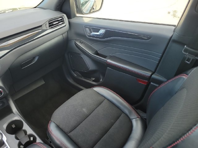 Used 2025 Ford Escape ST-Line Select AWD/4WD image 17