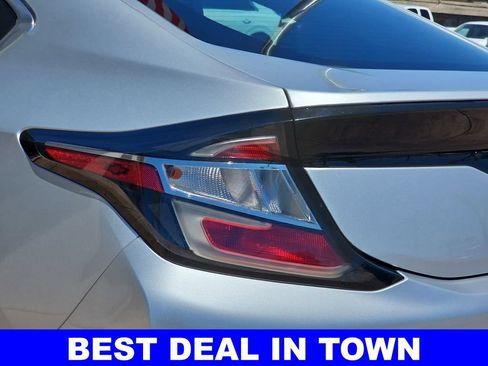 Used 2018 Chevrolet Volt Premier w/ Driver Confidence Package FWD image 40