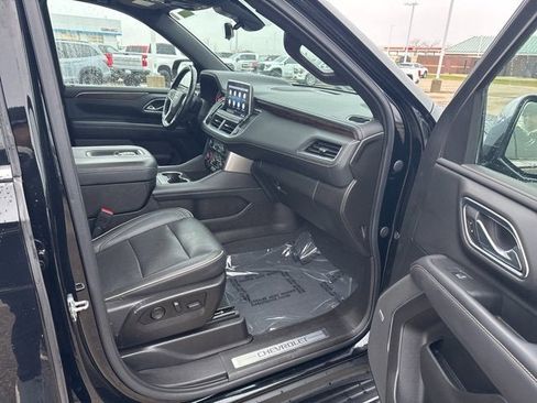 Used 2021 Chevrolet Suburban Premier w/ Premium Package image 18