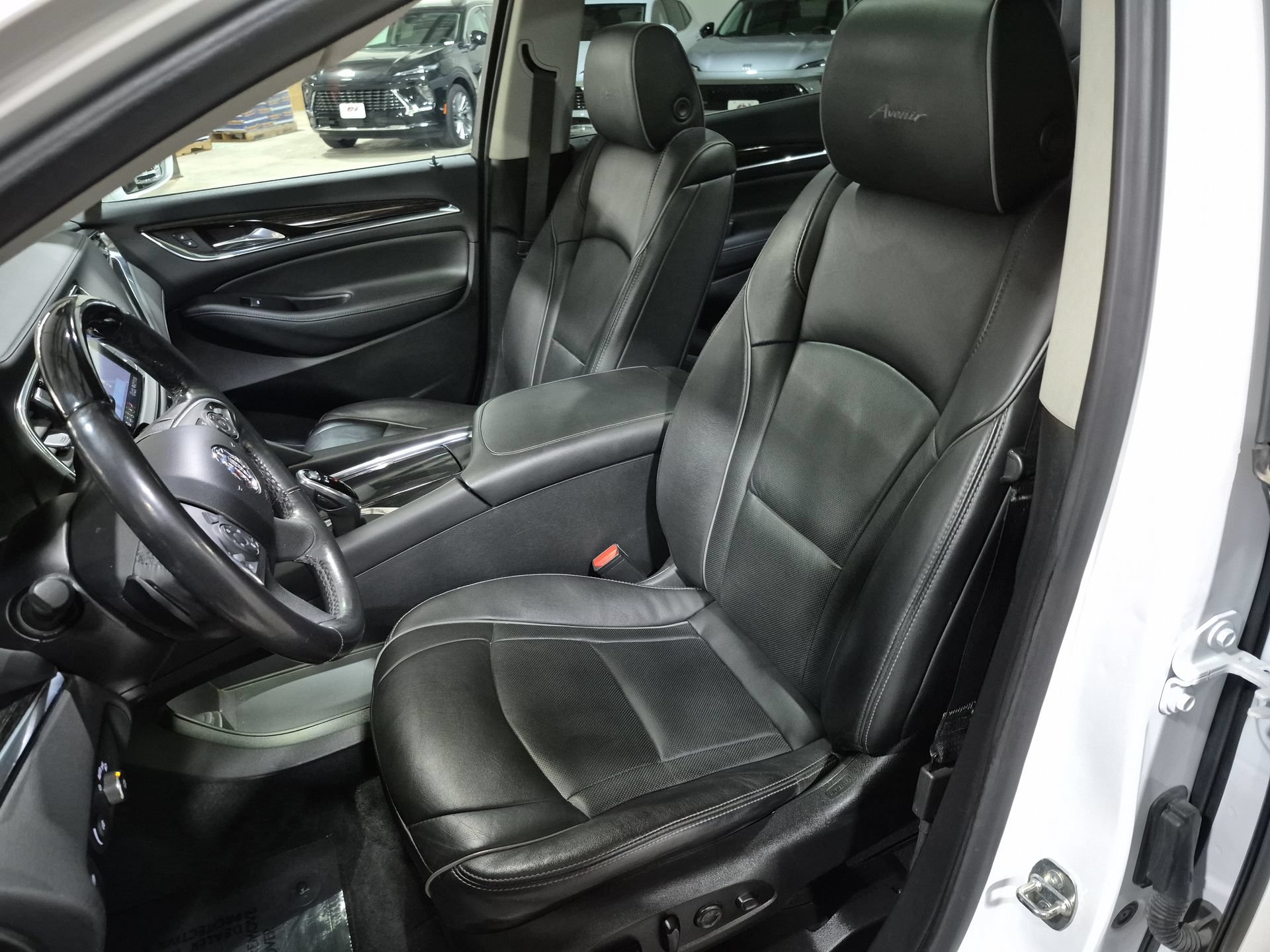 Used 2020 Buick Enclave Avenir w/ Avenir Technology Package AWD/4WD image 21