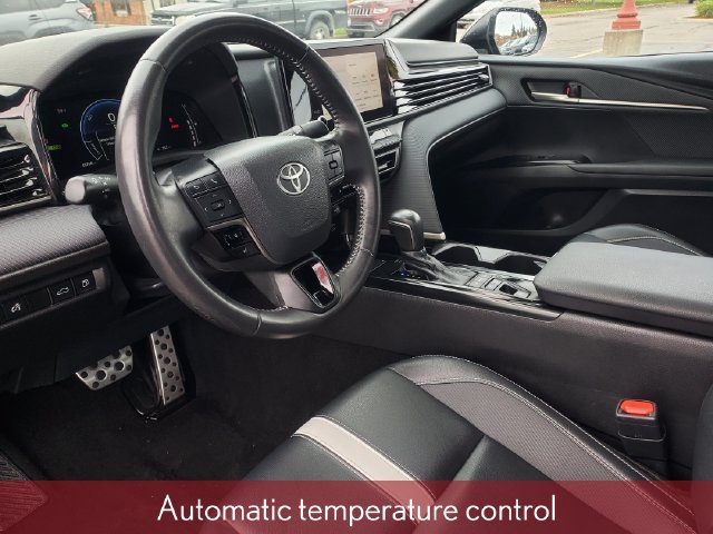 Used 2025 Toyota Camry SE FWD image 9