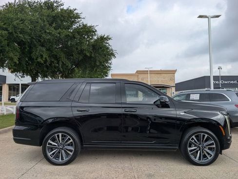 Used 2025 Cadillac Escalade Sport AWD/4WD image 3