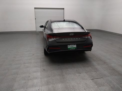 Used 2024 Hyundai Elantra SEL FWD image 6