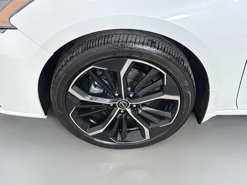Used 2023 Nissan Altima 2.5 SR w/ SR Premium Package AWD/4WD image 18